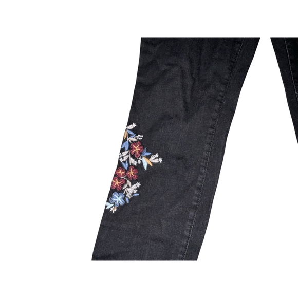Mossimo Black Embroidered Skinny Jeans - Size 10/30 ✨👖 - Picture 3 of 6